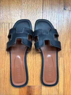 black h strap summer sandal slides